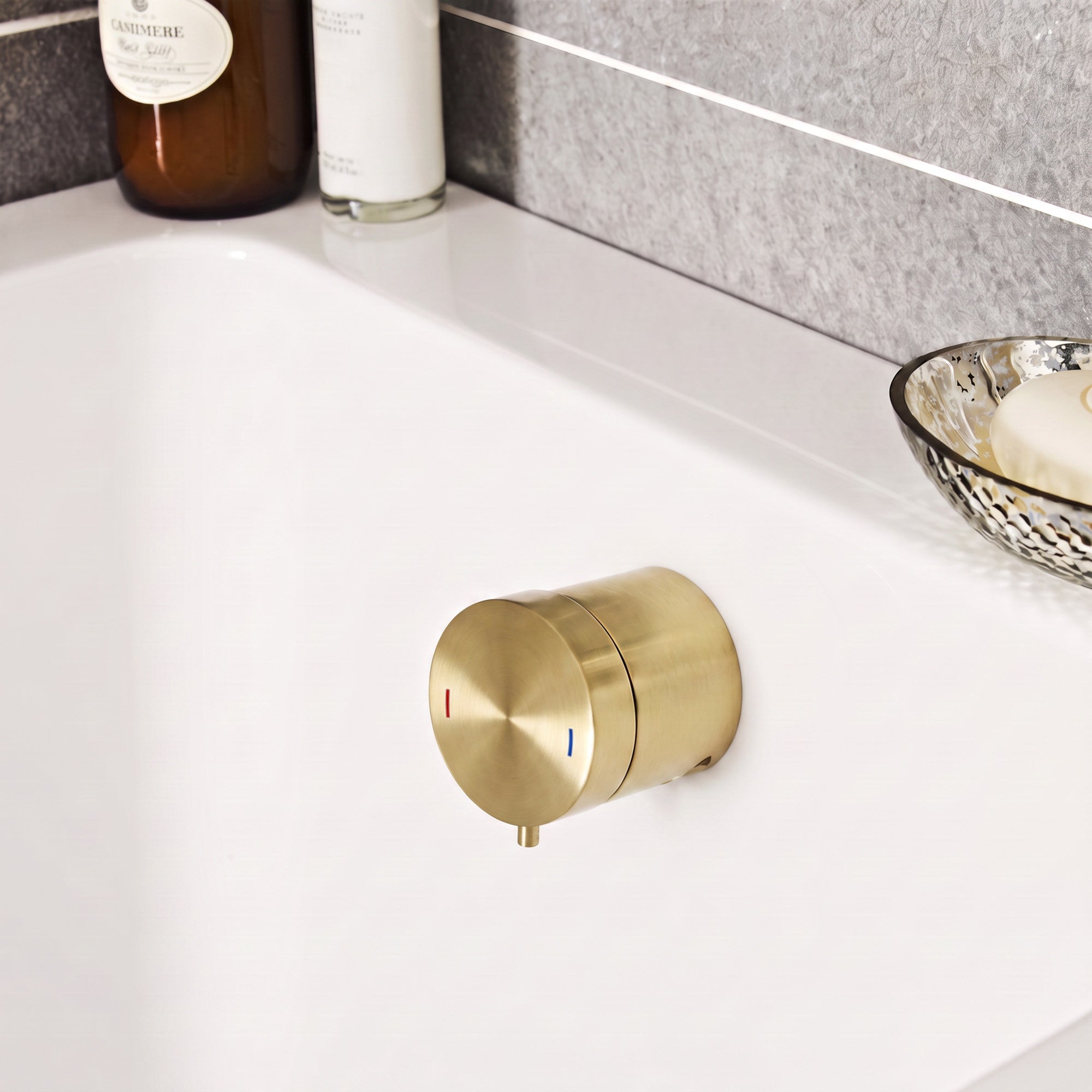 Round temperature control bath mixer filler with overflow and clicker waste - brushed brass
