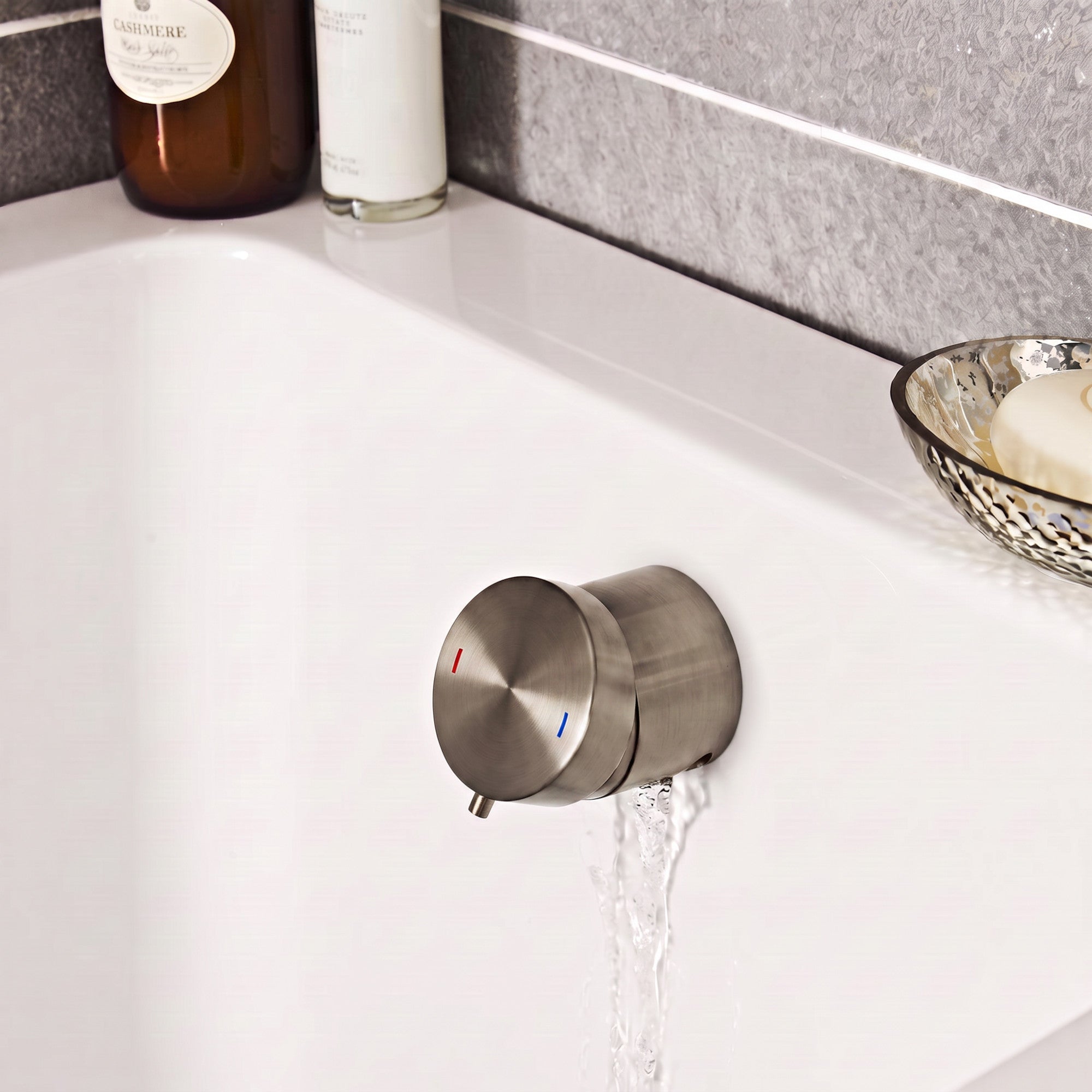 Round temperature control bath mixer filler with overflow and clicker waste - gunmetal grey